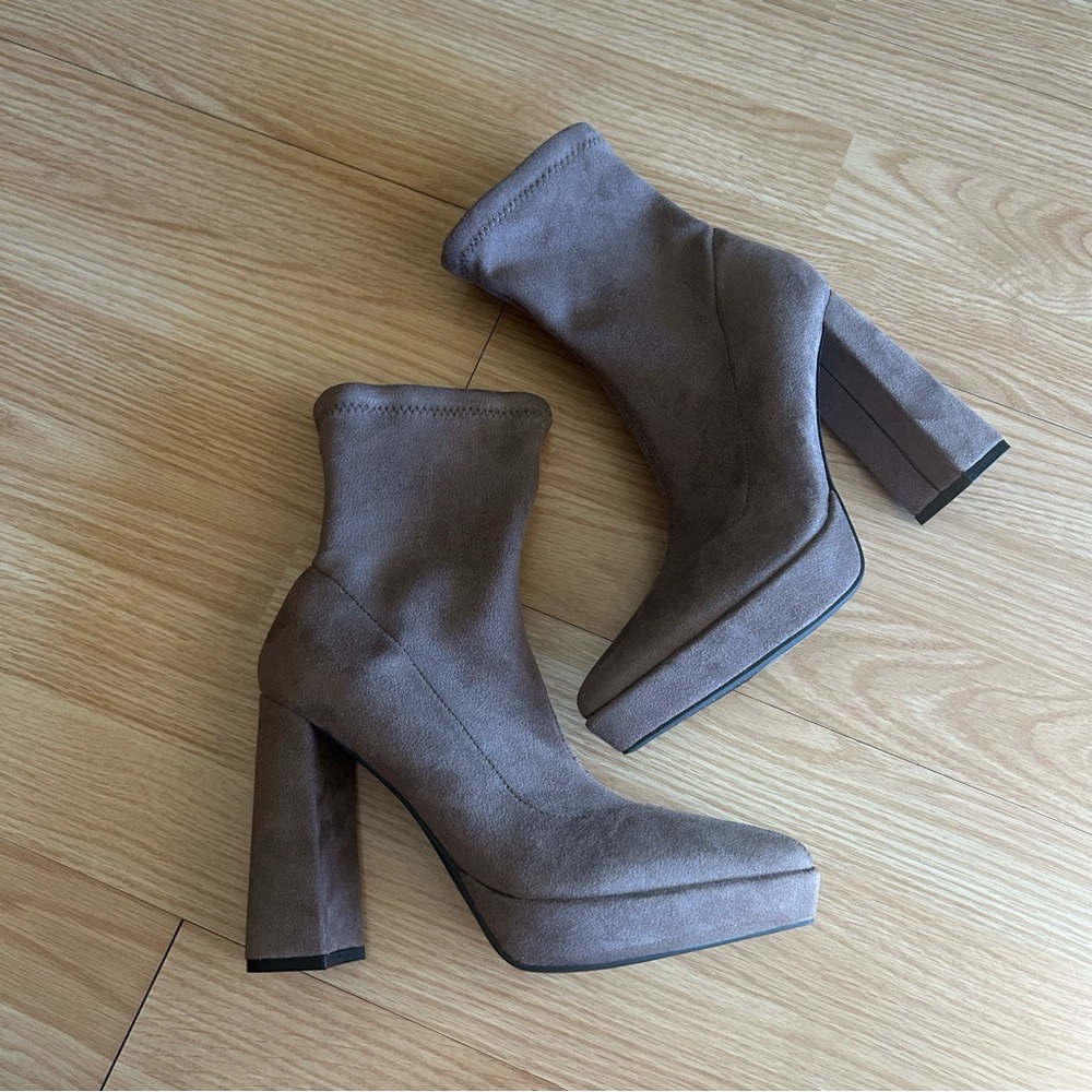 Bamboo Taupe Suede Sock Platform Boots Women’s 7